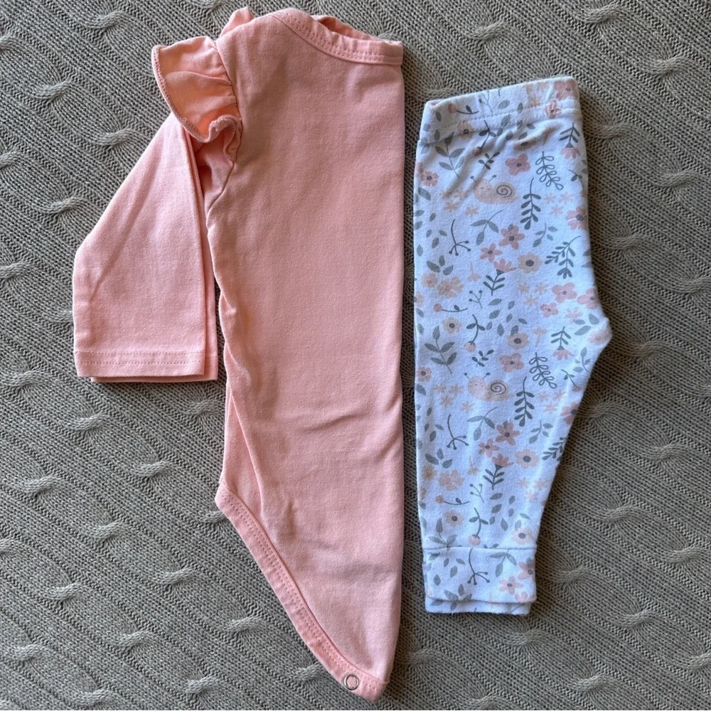 EUC Carter’s Baby Girl Outfit Set, Peach Garden, 9 Months
